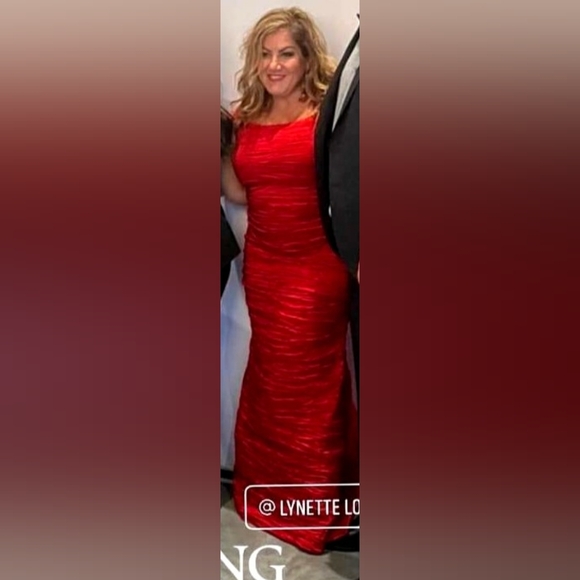 💃🏼 Alex Evenings Red Ruched Maxi Dress - Picture 7 of 7